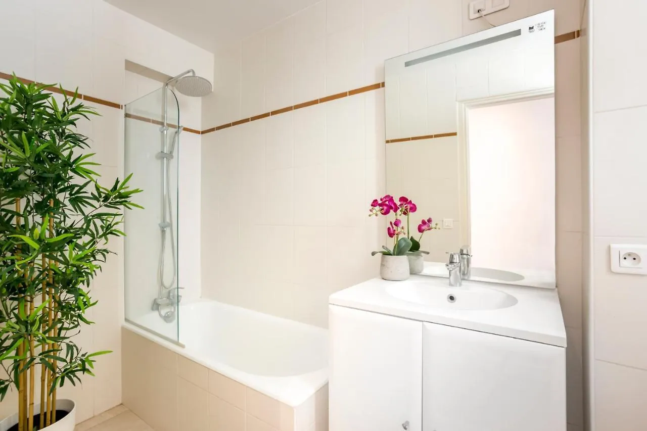Apartment Merveil Cozy - Tilsitt - Eiffel Tower View Paris France